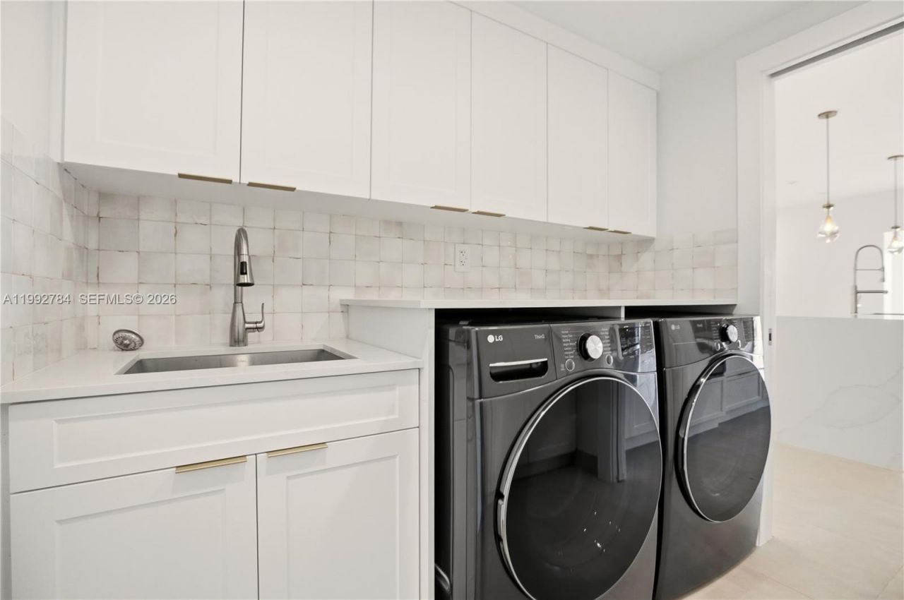 7238 Jacaranda Ln , Miami Lakes, FL 33014 Photo