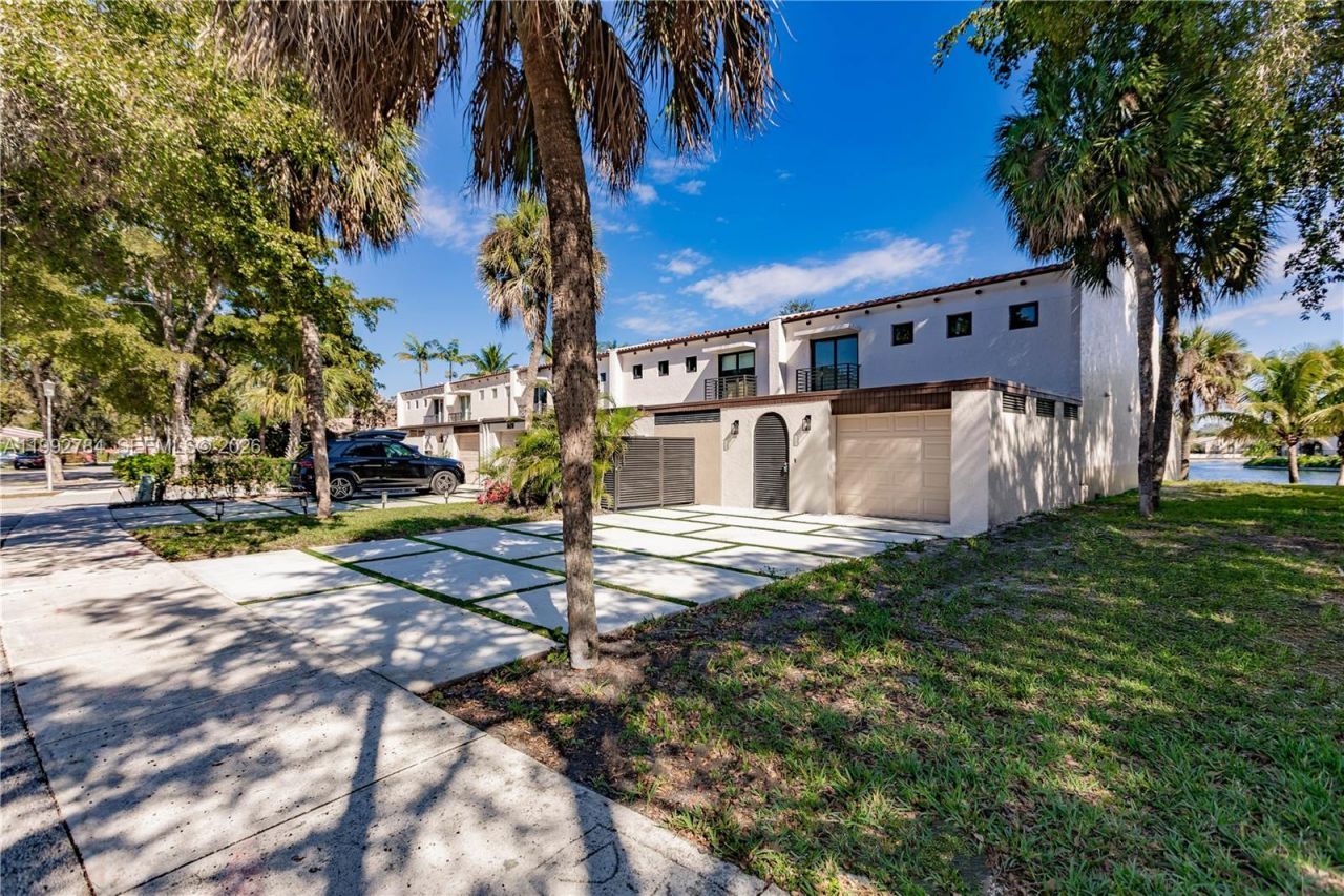 7238 Jacaranda Ln, Miami Lakes, FL 33014 Photo