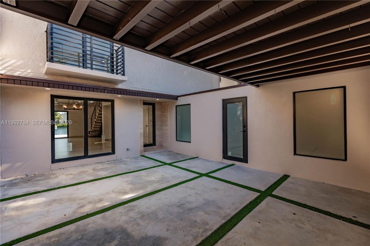 7238 Jacaranda Ln, Miami Lakes, FL 33014 Photo