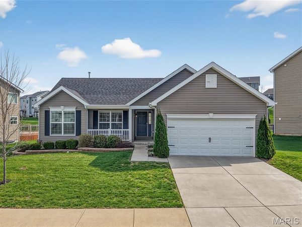 125 Hidden Bluffs Drive, Lake St Louis, MO 63367