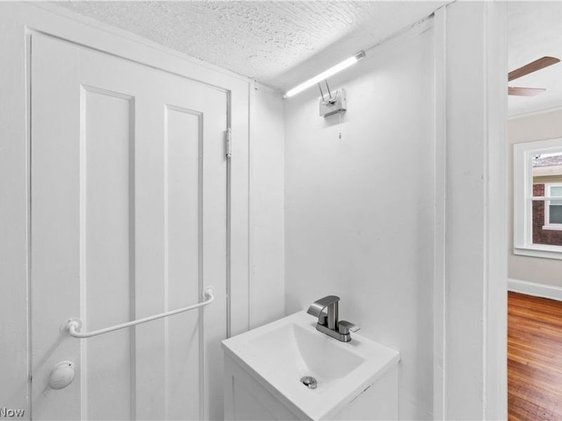 867 East Blvd, Cleveland, OH 44108 Photo 12
