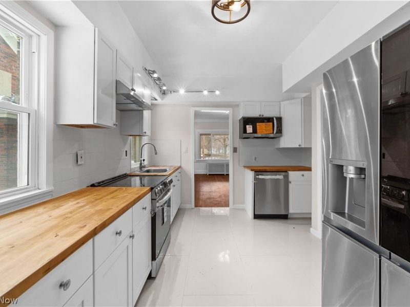 867 East Blvd, Cleveland, OH 44108 Photo 16