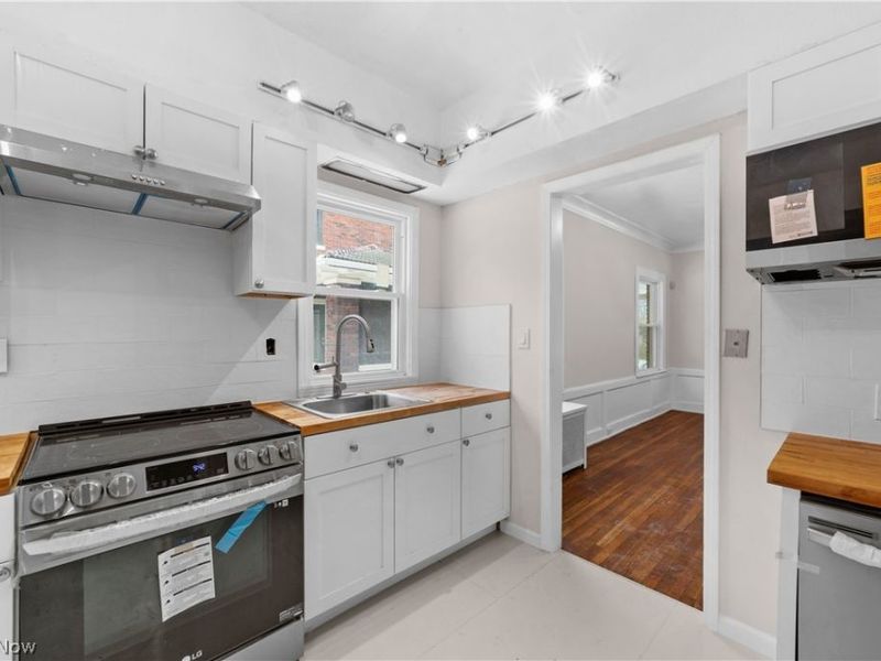 867 East Blvd, Cleveland, OH 44108 Photo 17