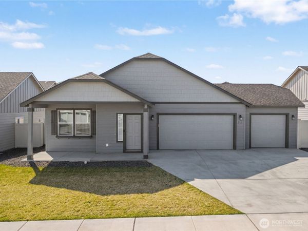 212 Royal Palm Drive , Moses Lake, WA 98837