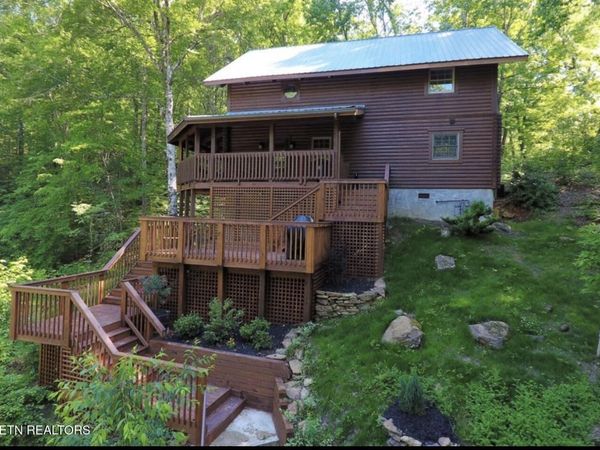 210 S Smoky Mountain Way, Sevierville, TN 37876