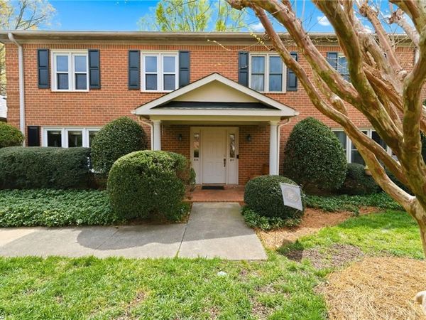 879 Brookleigh Court, Winston-Salem, NC 27104