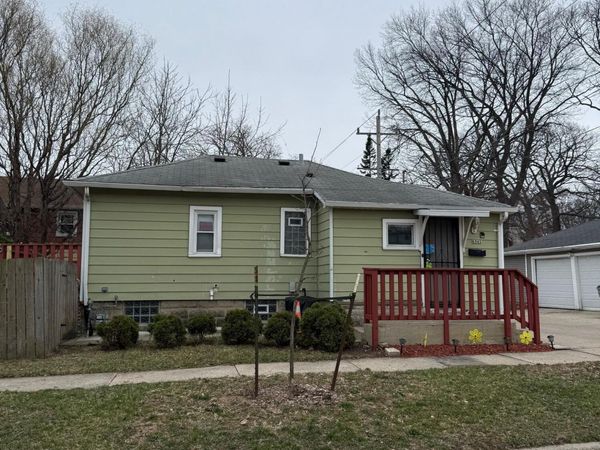 6945 W Fond Du Lac Ave, Milwaukee, WI 53218