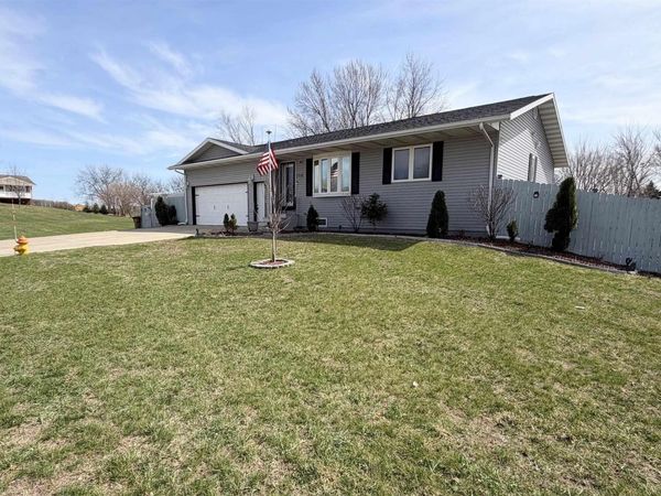 1710 VIOLET LN, Storm Lake, IA 50588