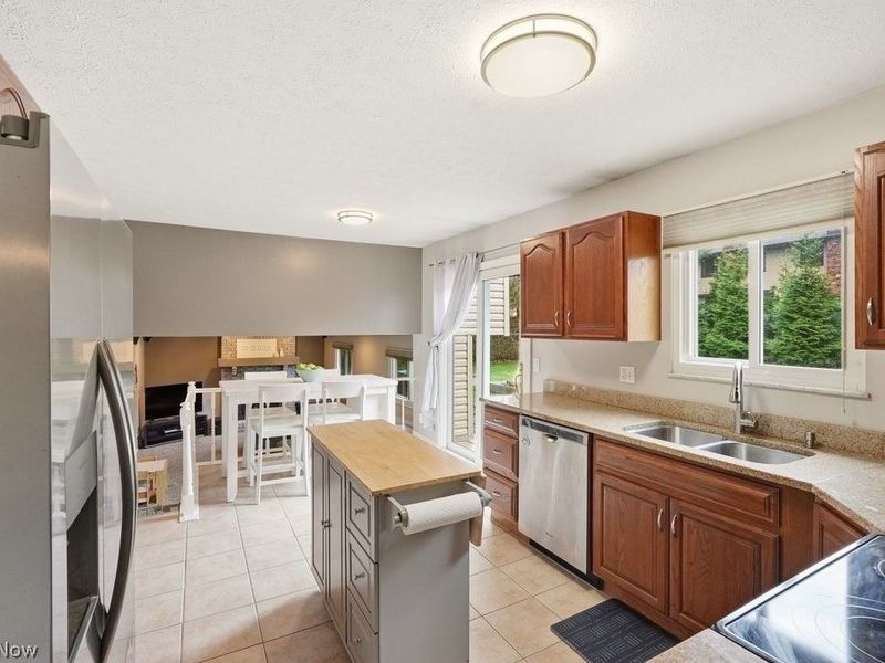 32430 N Roundhead Drive, Solon, OH 44139 Photo 11