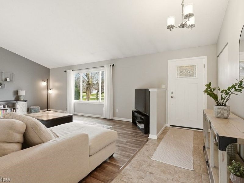 32430 N Roundhead Drive, Solon, OH 44139 Photo 2