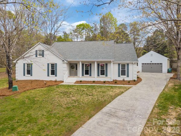 304 Epperstone Lane , Matthews, NC 28105