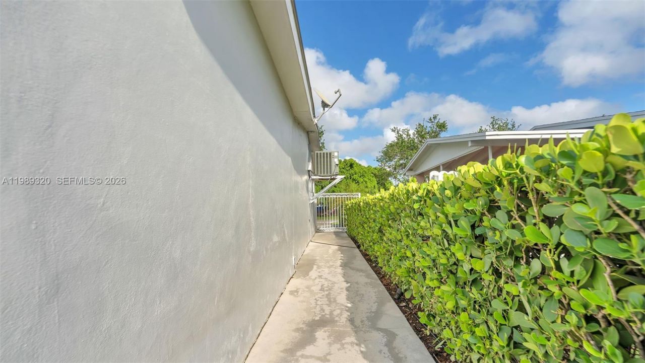 2900 SW 92nd Ave, Unit 2900, Miami, FL 33165 Photo