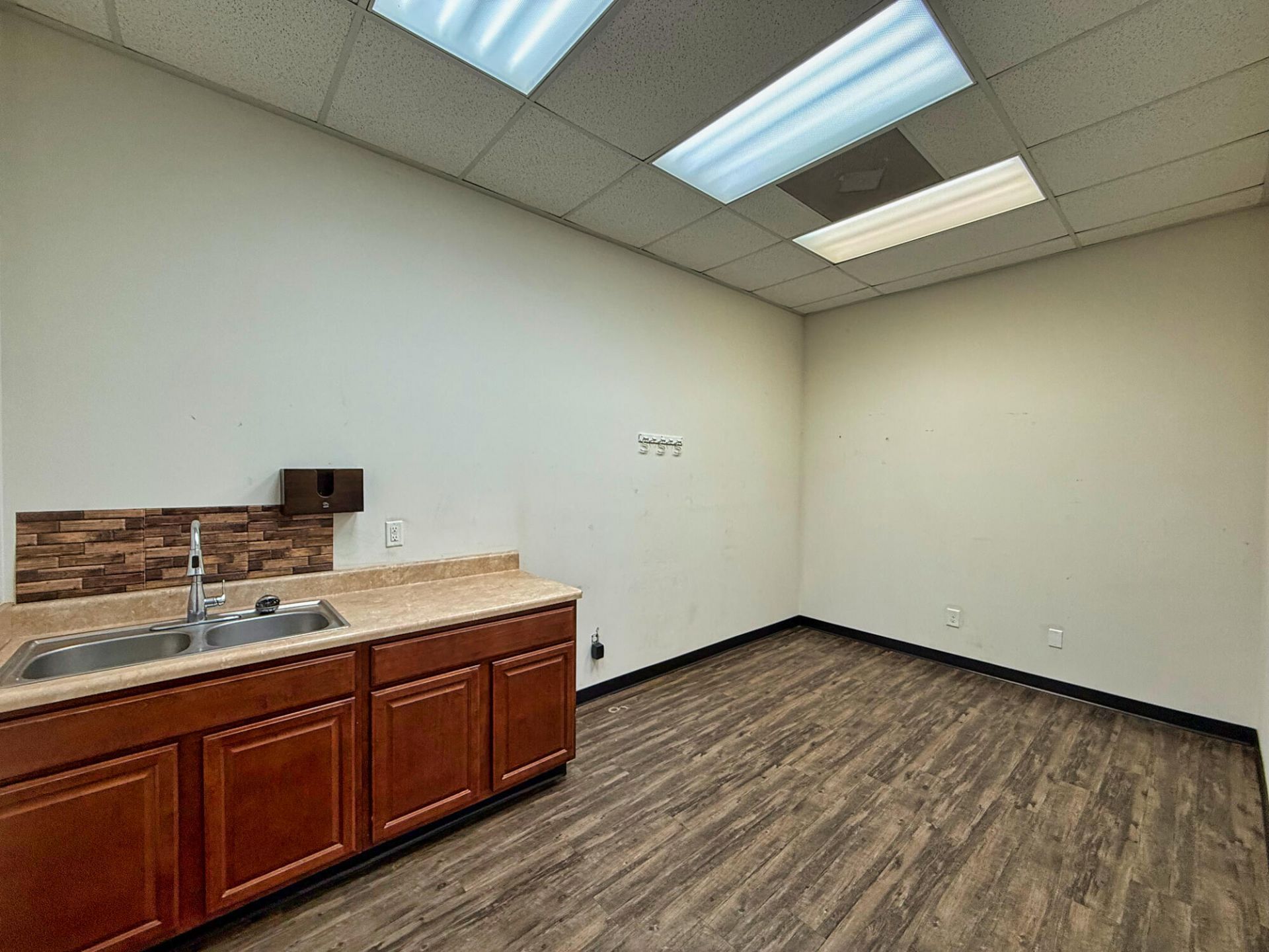 7266 Cross Park Drive Photo 4