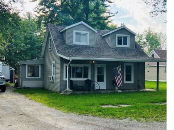 3187 2nd Street , Emmett Vlg, MI 48022