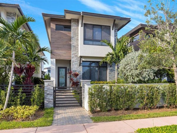 8225 NW 43rd St, Doral, FL 33166