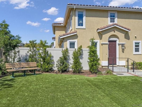 8610 Sage Shadow Dr, Lakeside, CA 92040