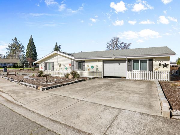 2987 Delta Waters Road, Medford, OR 97504