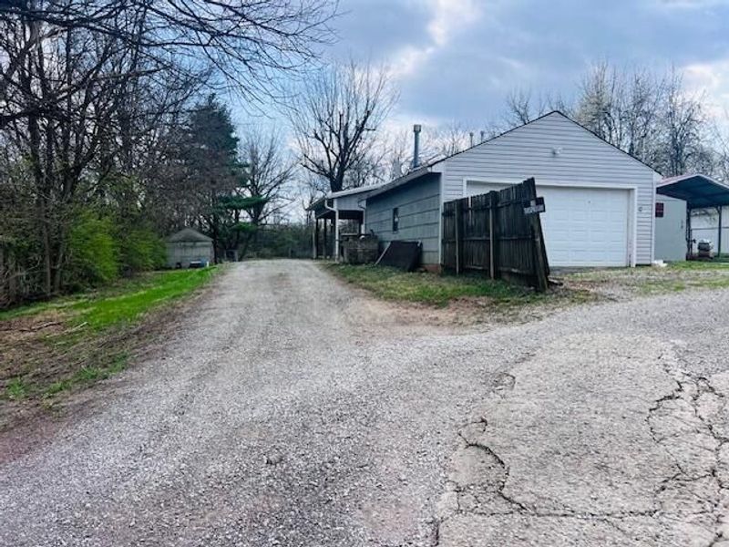 1055 Hart Road , Columbus, OH 43223 Photo 10