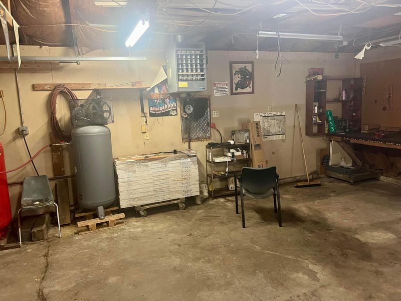 1055 Hart Road , Columbus, OH 43223 Photo 18