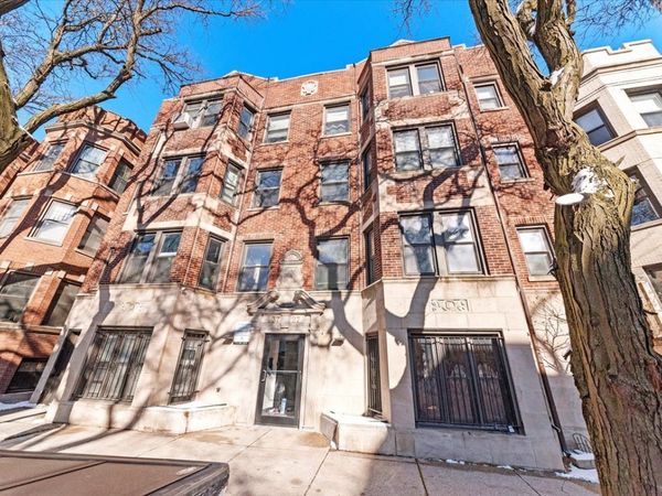 3727 N Pine Grove Avenue , Unit 306, Chicago, IL 60613