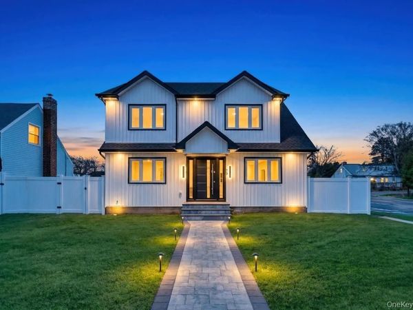 28 S Elm Street, Hicksville, NY 11801