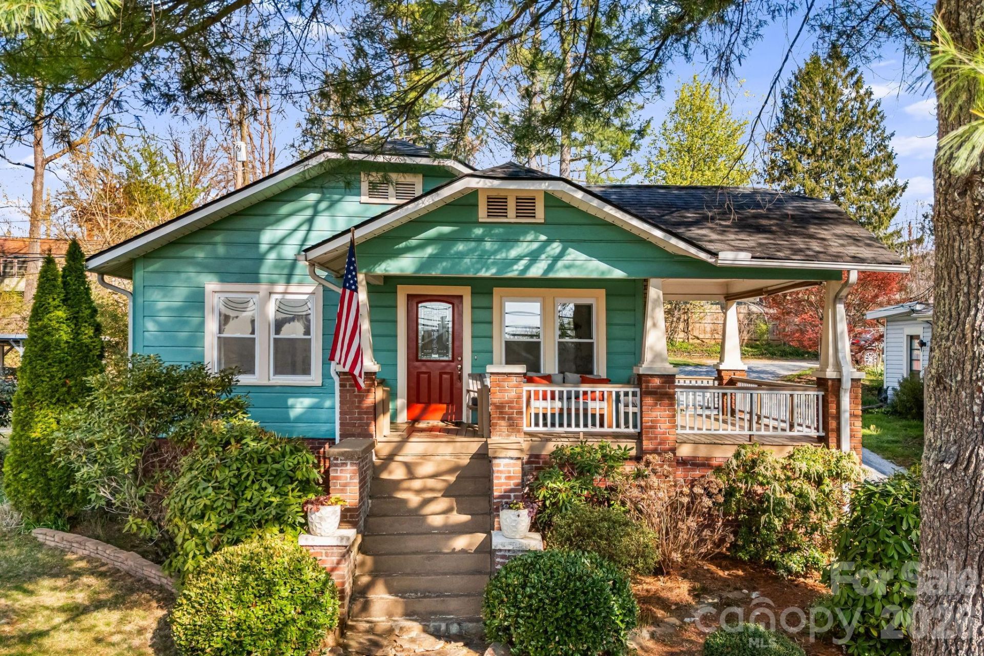 1207 Willow Road, Hendersonville, NC 28739 Main Photo