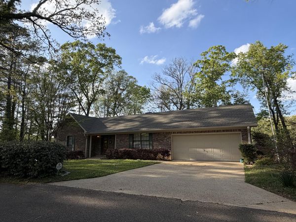 598 Pennington Lake, Columbus, MS 39705