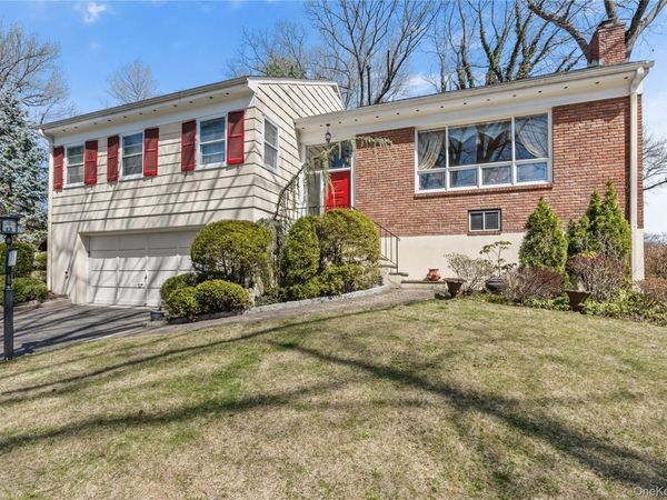 18 Devon Road, Bronxville, NY 10708