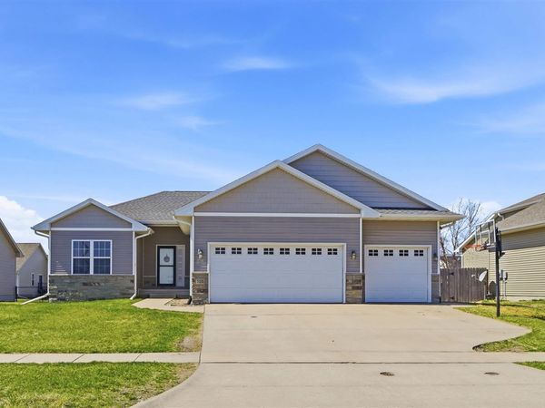125 N Sunset Dr, North Liberty, IA 52317