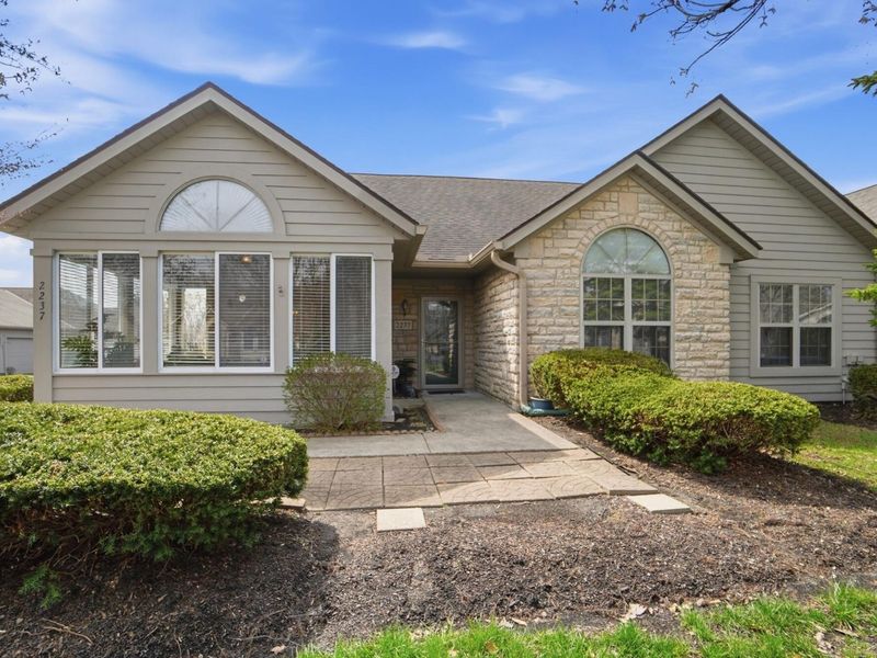 2237 Ravine Woods Drive, Grove City, OH 43123 Photo 1