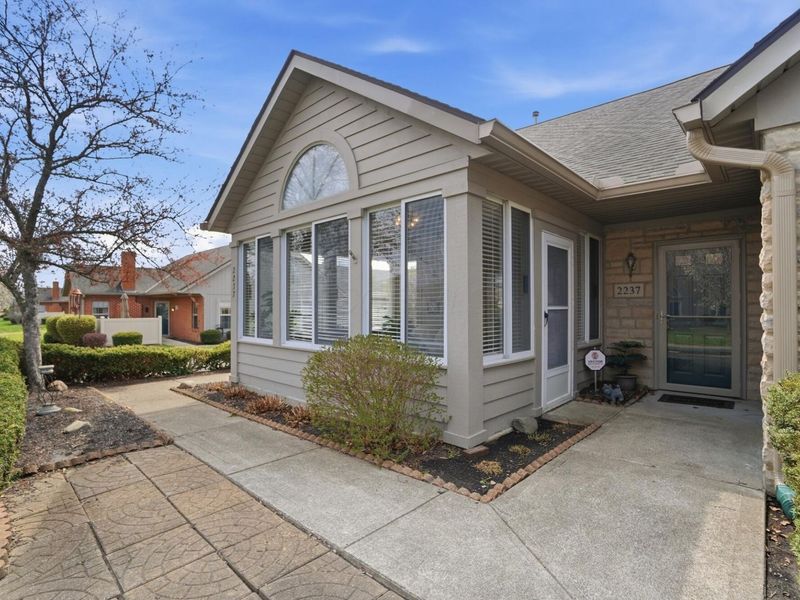 2237 Ravine Woods Drive, Grove City, OH 43123 Photo 4