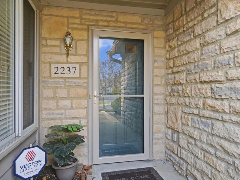 2237 Ravine Woods Drive, Grove City, OH 43123 Photo 5