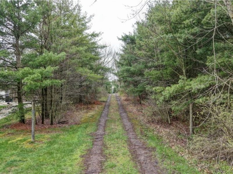 5742 Hilltop Drive NW, Strasburg, OH 44680 Photo 9