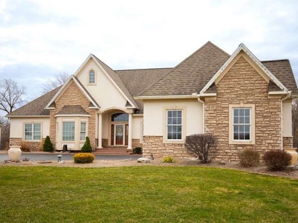 27 Bellaqua Estates Court , Rochester, NY 14624