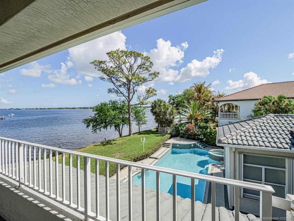 226 SW Palm Cove Drive, Palm City, FL 34990 Photo