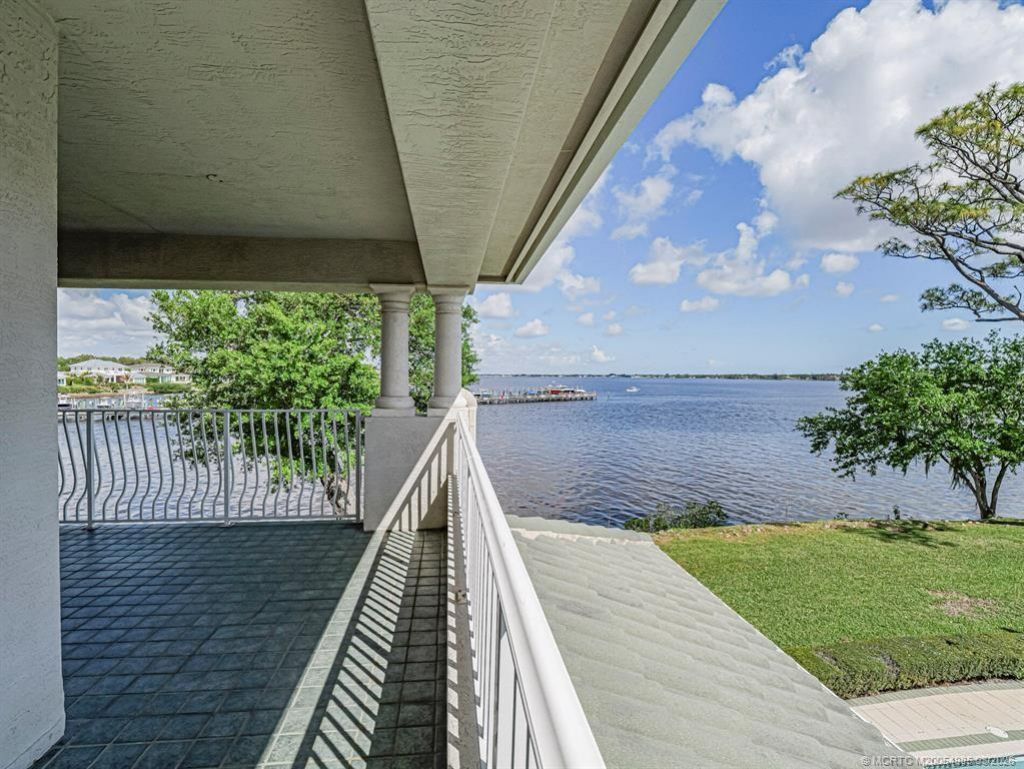 226 SW Palm Cove Drive, Palm City, FL 34990 Photo