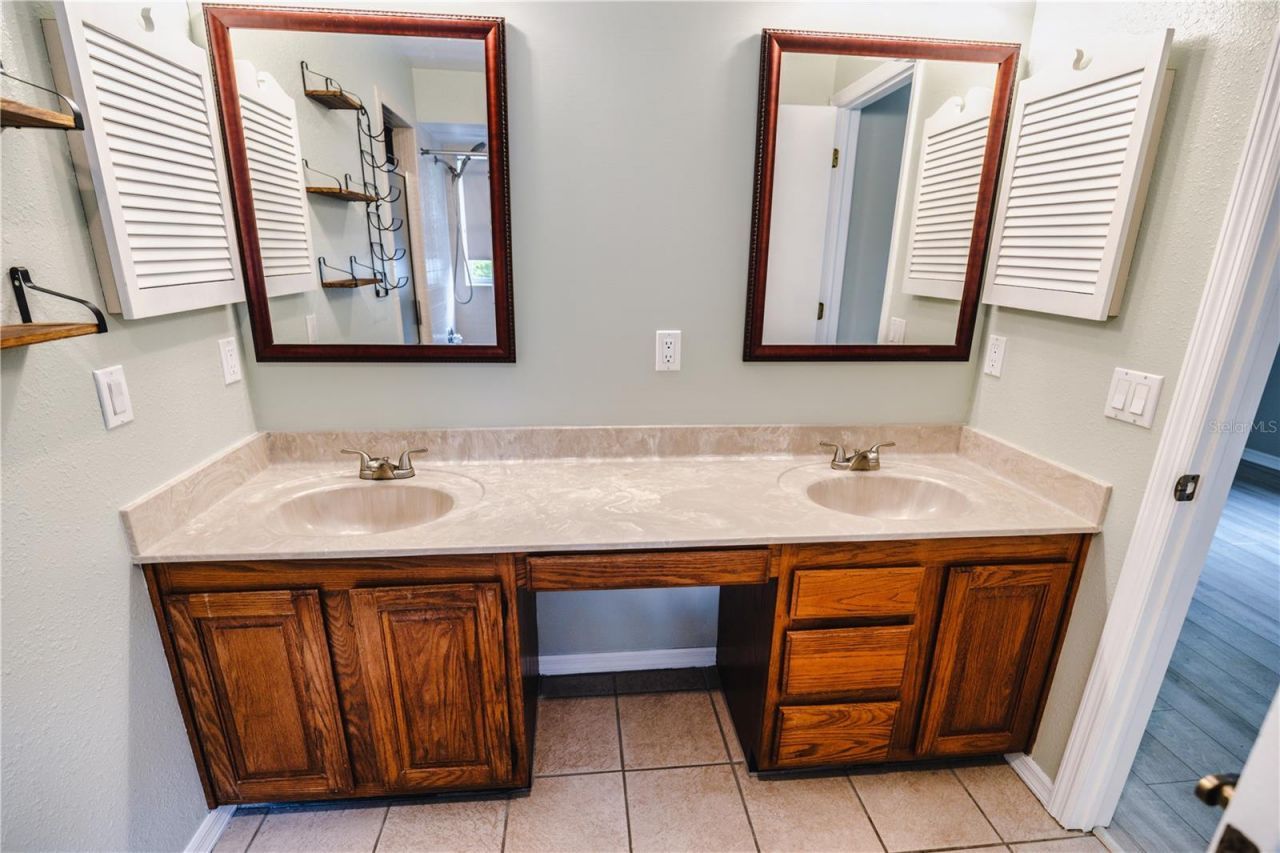 2119 Shady Oaks Drive , Valrico, FL 33594 Photo