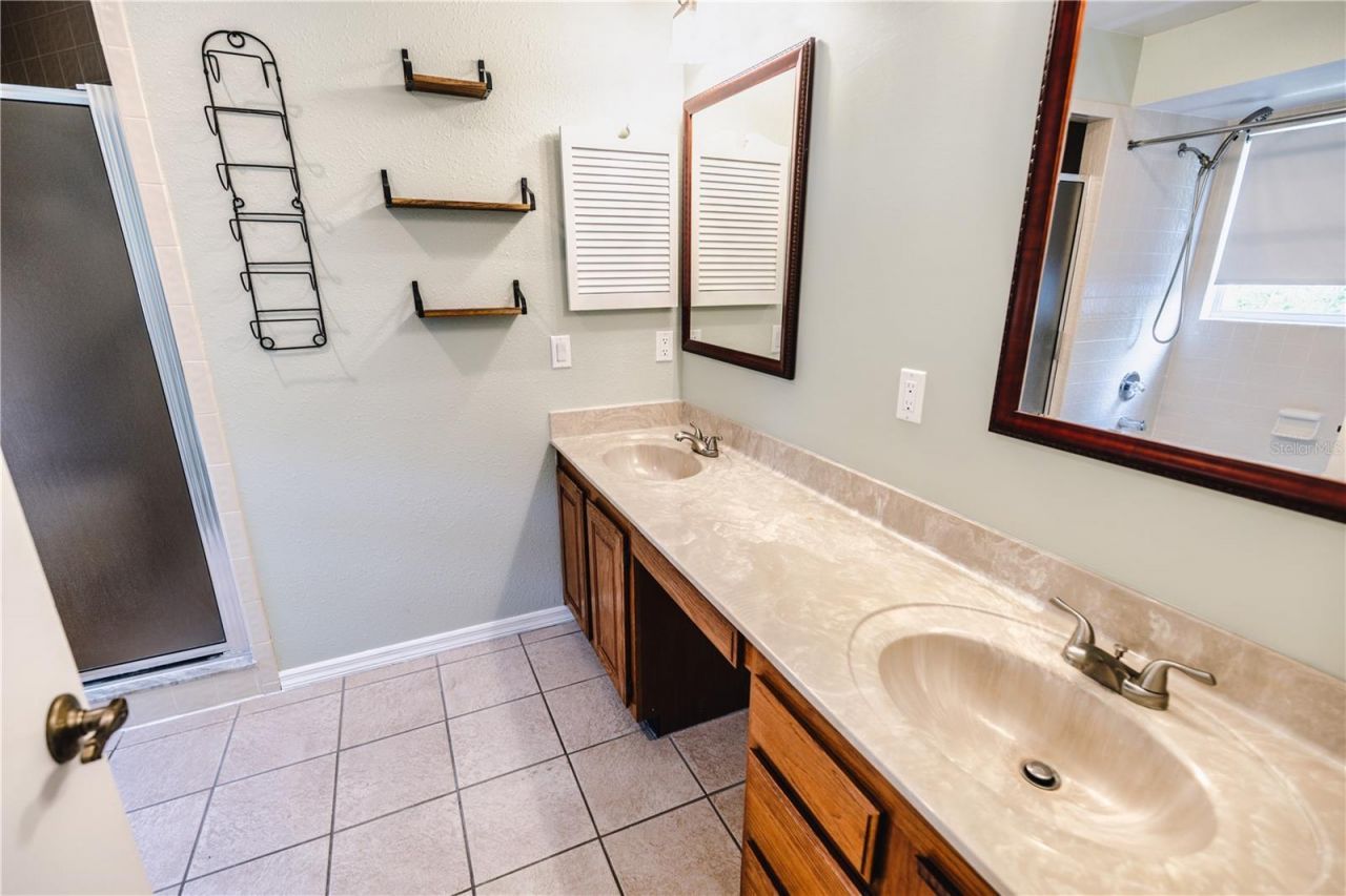 2119 Shady Oaks Drive , Valrico, FL 33594 Photo