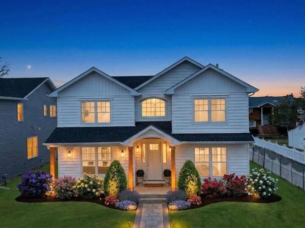 85 West Avenue , Hicksville, NY 11801