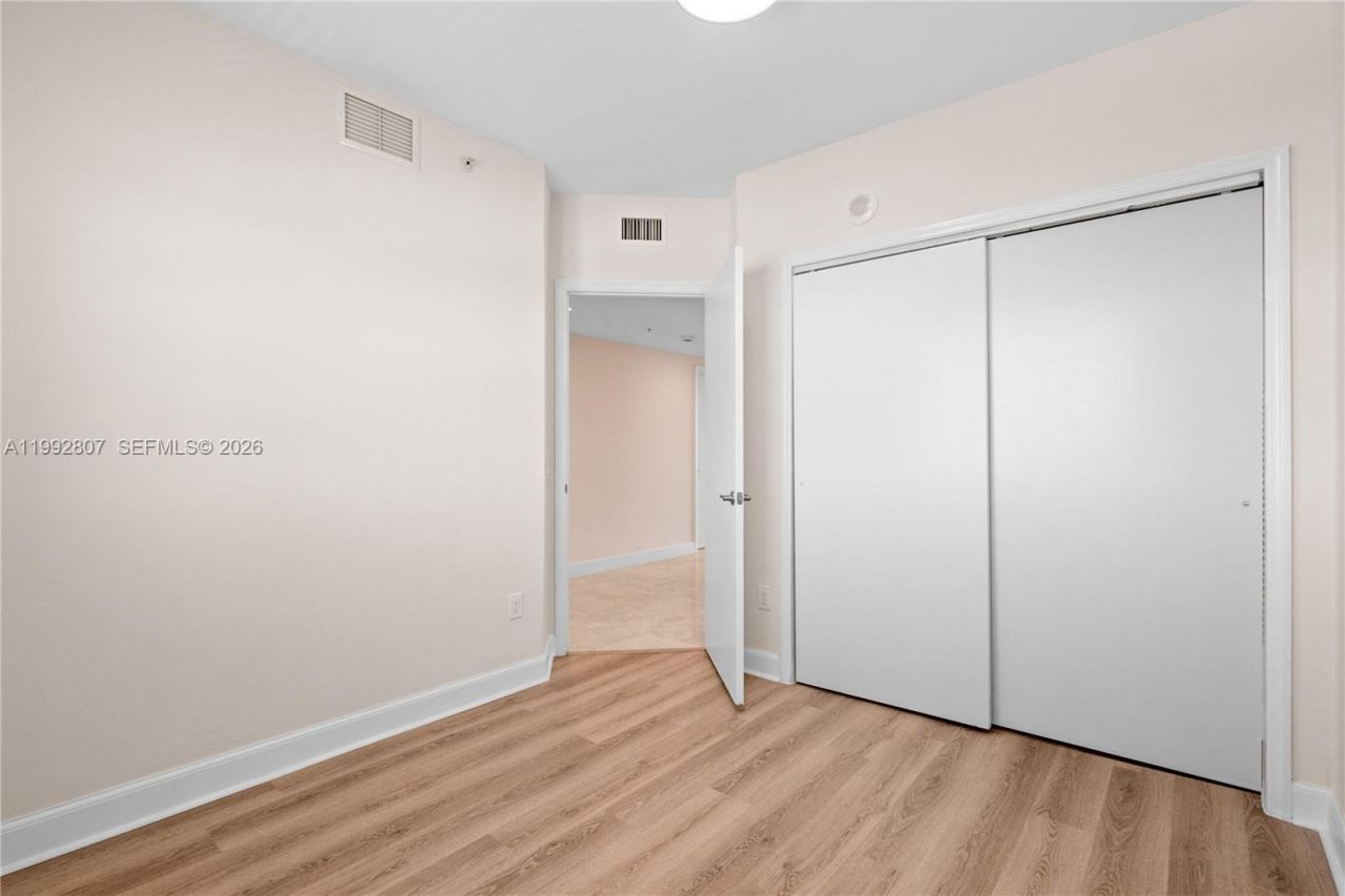 15051 Royal Oaks Ln , Unit 2103, North Miami, FL 33181 Photo