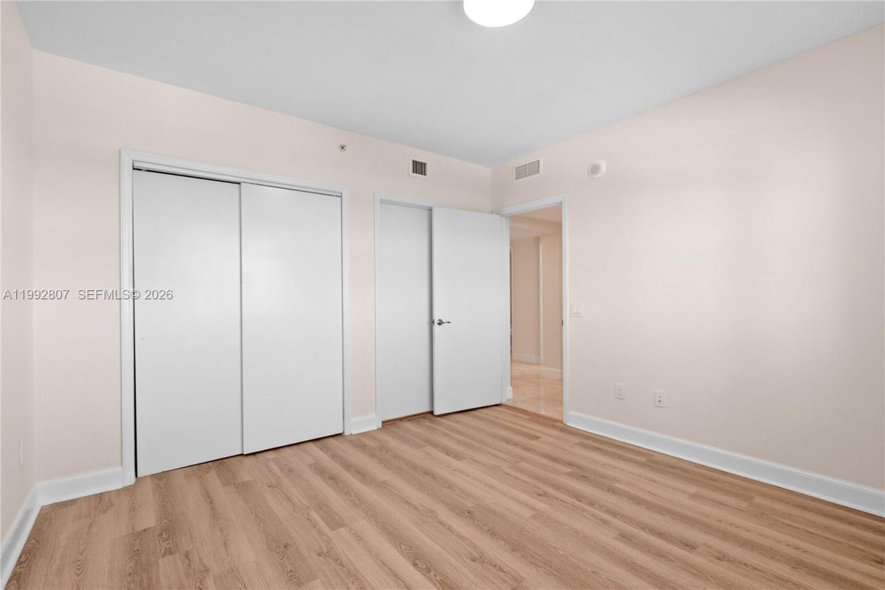 15051 Royal Oaks Ln , Unit 2103, North Miami, FL 33181 Photo