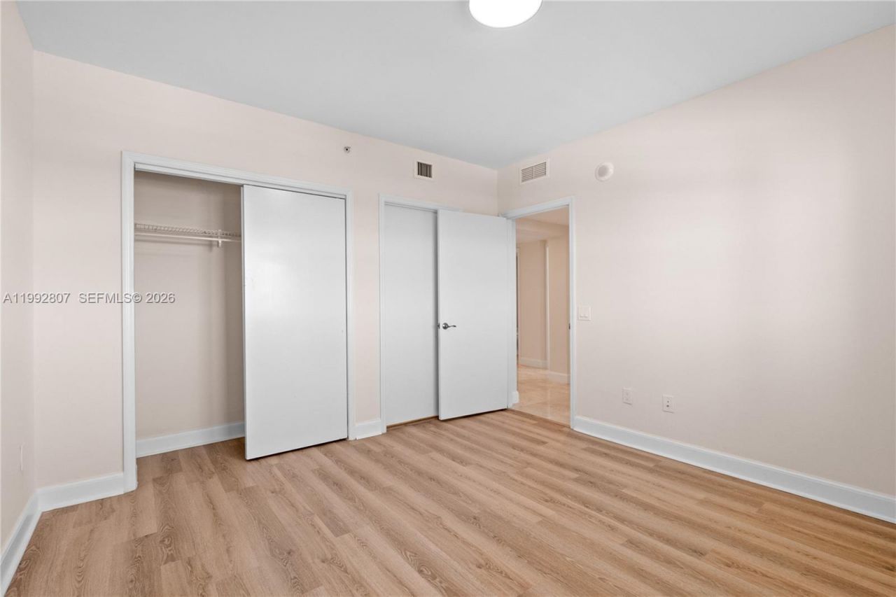 15051 Royal Oaks Ln , Unit 2103, North Miami, FL 33181 Photo