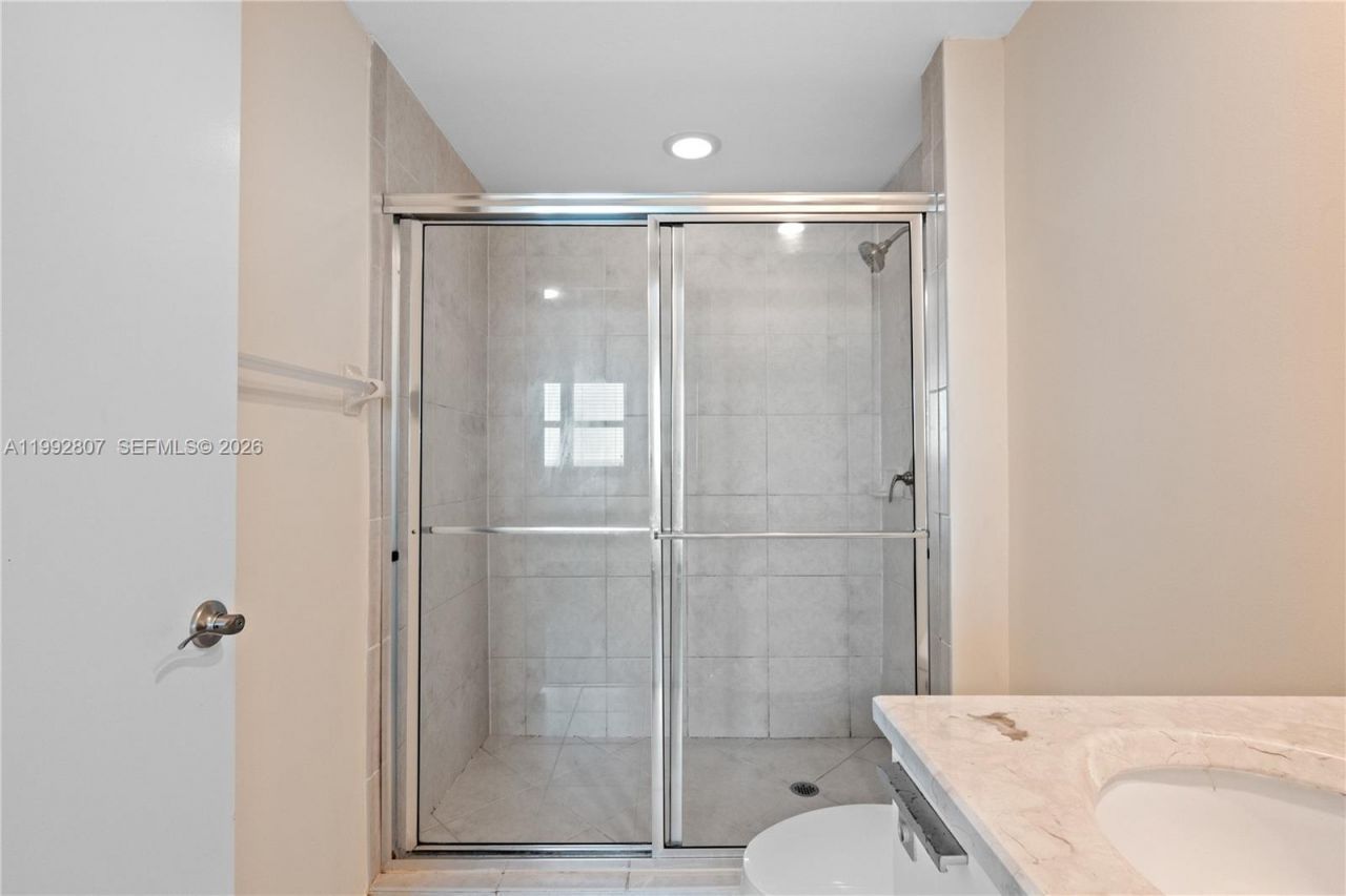 15051 Royal Oaks Ln , Unit 2103, North Miami, FL 33181 Photo