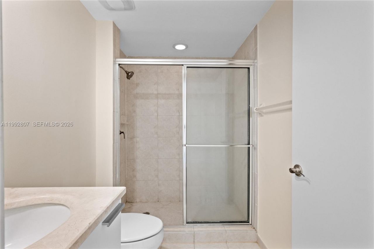 15051 Royal Oaks Ln , Unit 2103, North Miami, FL 33181 Photo