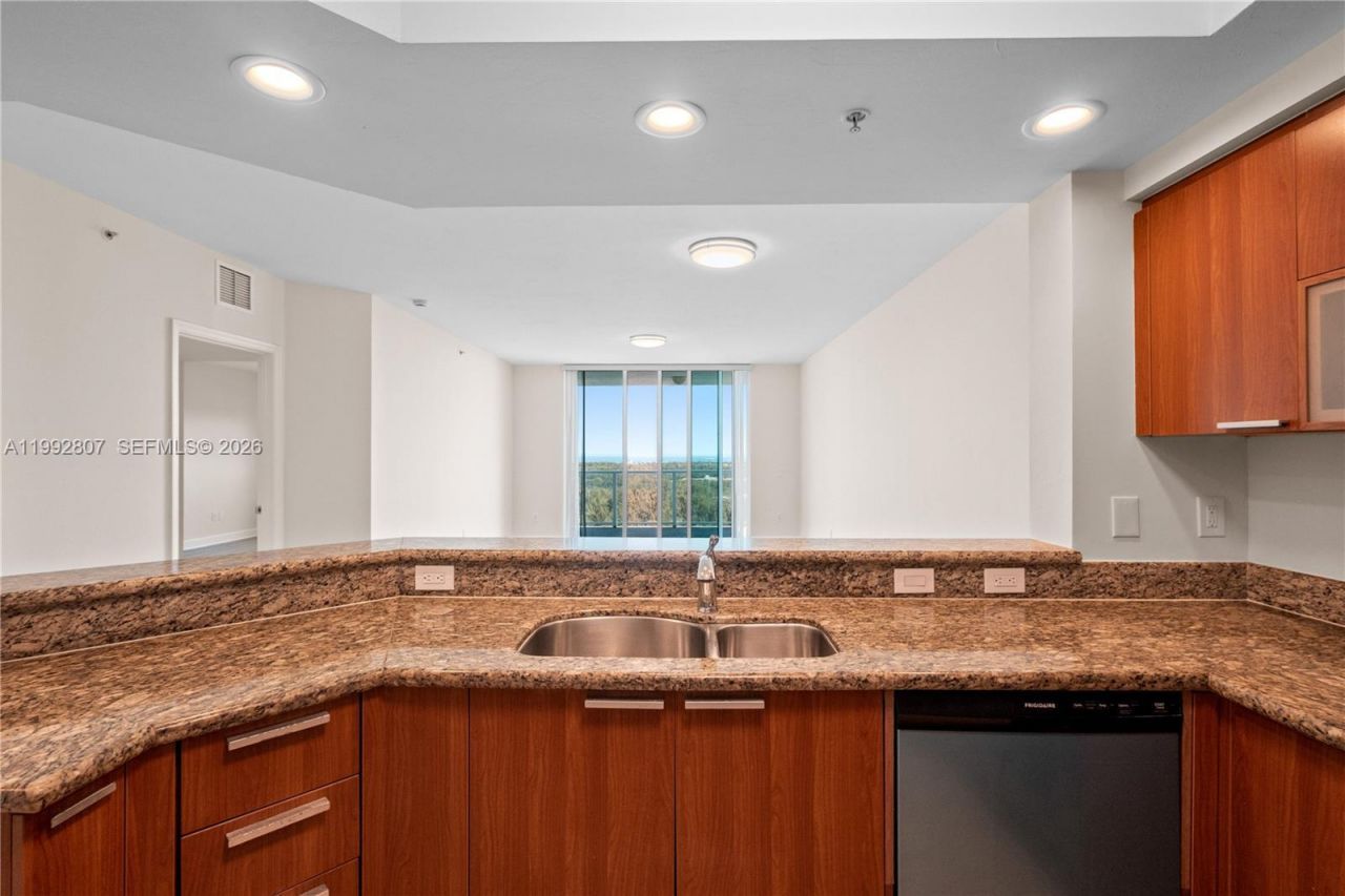 15051 Royal Oaks Ln , Unit 2103, North Miami, FL 33181 Photo