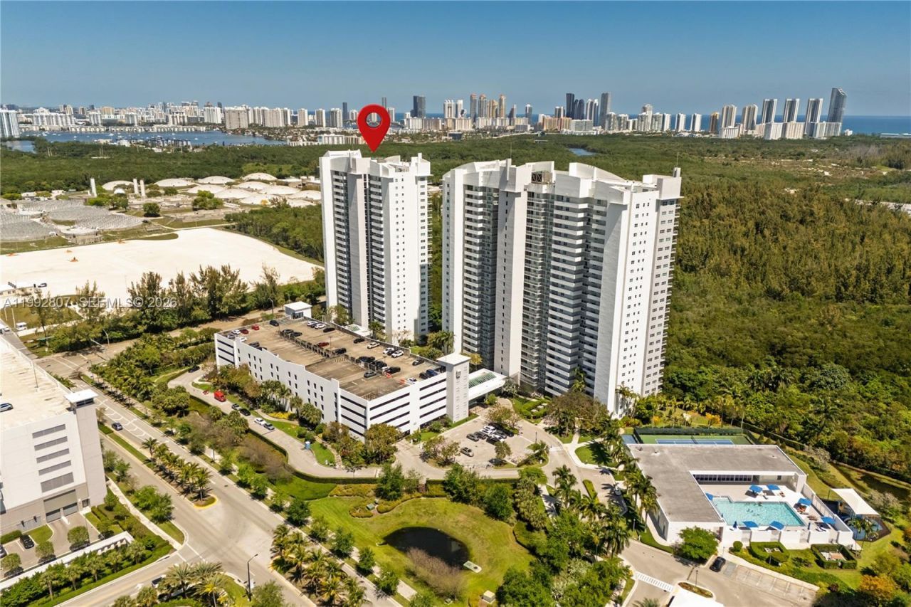 15051 Royal Oaks Ln , Unit 2103, North Miami, FL 33181 Photo