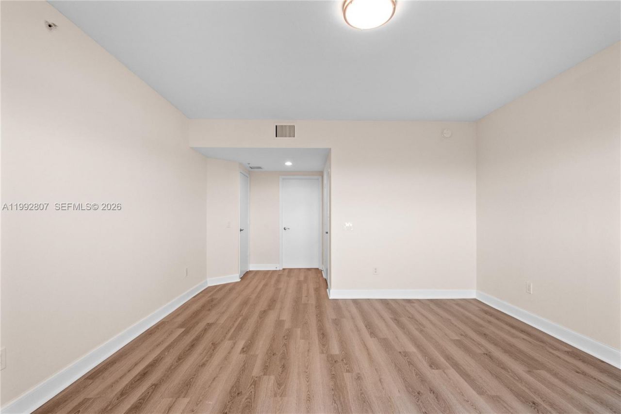 15051 Royal Oaks Ln , Unit 2103, North Miami, FL 33181 Photo