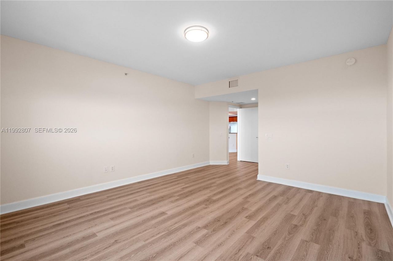 15051 Royal Oaks Ln , Unit 2103, North Miami, FL 33181 Photo