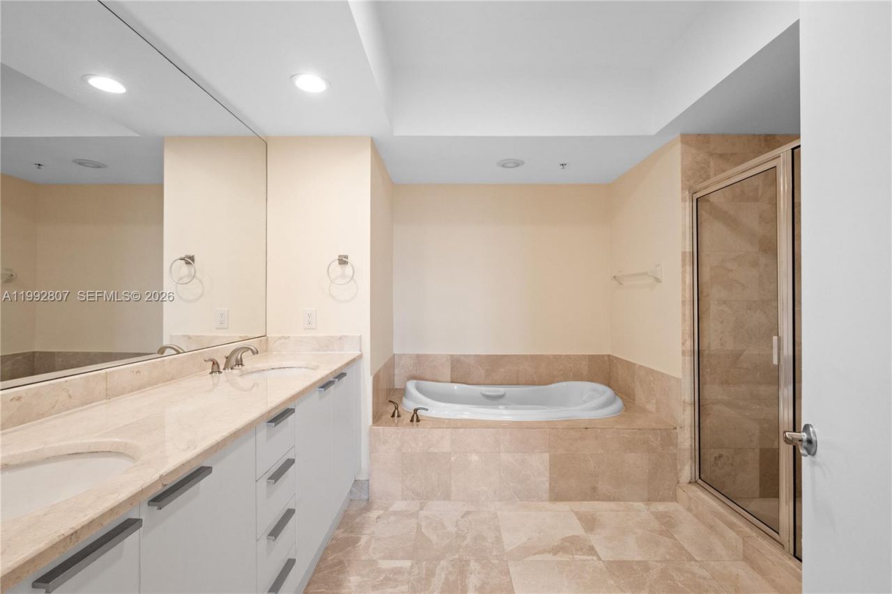 15051 Royal Oaks Ln , Unit 2103, North Miami, FL 33181 Photo