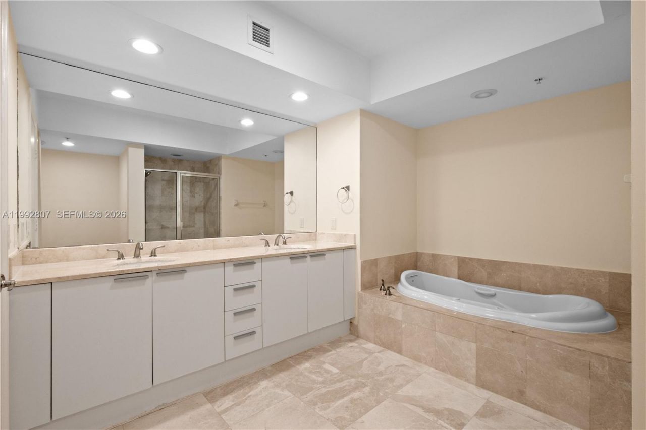 15051 Royal Oaks Ln , Unit 2103, North Miami, FL 33181 Photo